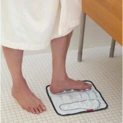KIKKERLAND Foot Massager Mat 5 KIKKERLAND Foot Massager Mat -Handy Home AR43 FootMassagerMat action 3