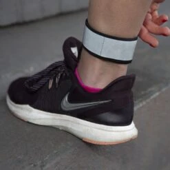 KIKKERLAND Bike Reflective Elastic Strap 6 KIKKERLAND Bike Reflective Elastic Strap -Handy Home BB58 bikereflectorstrap action 2