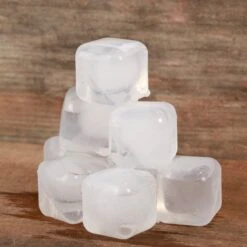 KIKKERLAND Clear Reusable Ice Cubes S/30 -Handy Home CU267 ClearReusableIceCubes action 1
