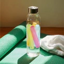 KIKKERLAND 8 Reusable Ice Sticks -Handy Home CU275 8 REUSABLE ICE STICKS Action3