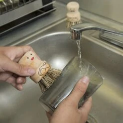 KIKKERLAND People Scrubbers Assorted -Handy Home CU319 A MS. MR.SCRUBBER ACTION1