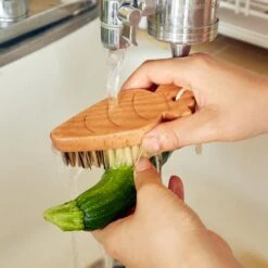 KIKKERLAND Vegetable Scrubber 10 KIKKERLAND Vegetable Scrubber -Handy Home CU355 Action1