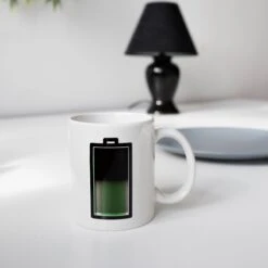 KIKKERLAND Morph Coffee Mug Battery -Handy Home CU41 Morph Coffee Mug Battery KL 2016 1253 Action 2
