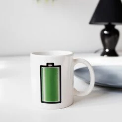 KIKKERLAND Morph Coffee Mug Battery -Handy Home CU41 Morph Coffee Mug Battery KL 2016 1278 Action 3