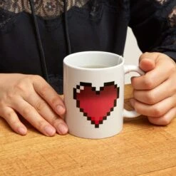 KIKKERLAND Morph Coffee Mug Heart -Handy Home CU44 MORPH MUG PIXEL HEART ACTION
