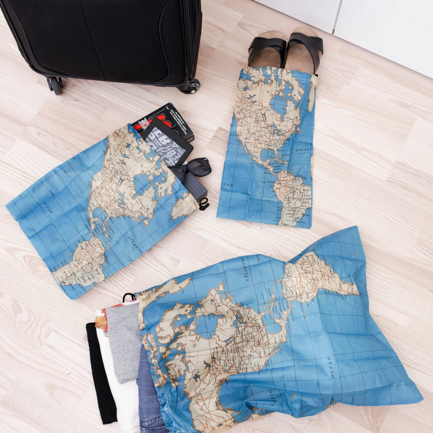 KIKKERLAND Travel Map Laundry Bags 1 KIKKERLAND Travel Map Laundry Bags
