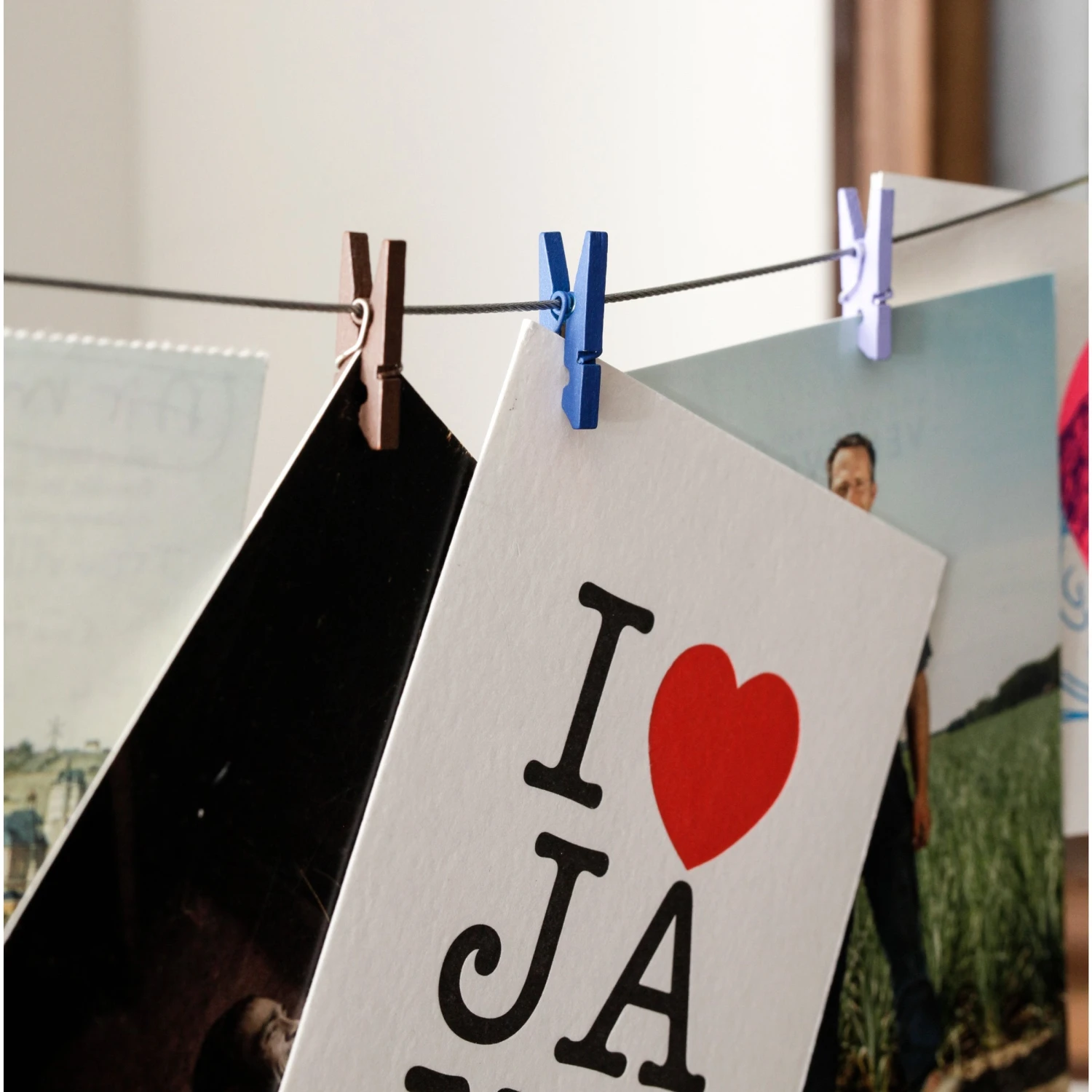 KIKKERLAND Photo Holder Wire With 10 Multicolor Mini Clothespins 3 KIKKERLAND Photo Holder Wire With 10 Multicolor Mini Clothespins - Image 3