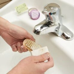 KIKKERLAND Gardener's Hand Care Set -Handy Home MN89 GARDENERSHANDCARESET Action