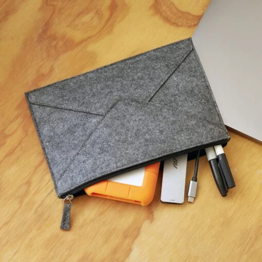 KIKKERLAND Small Felt Pouch