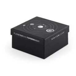 KIKKERLAND Paperweight Planetary -Handy Home SC22 planetarium paperweight package render