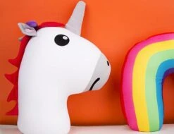 KIKKERLAND Unicorn Zip & Flip Pillow -Handy Home TT39 ZIP AND FLIPPILLOW UNICORN ACTION 0019