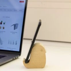 KIKKERLAND Bird Beechwood Phone Stand -Handy Home US184 BirdBeechwoodPhoneStand action