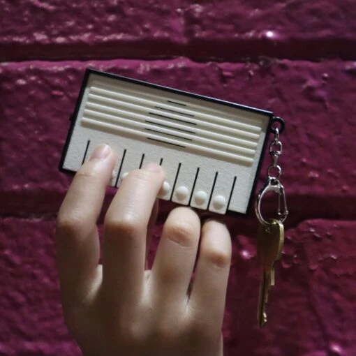 KIKKERLAND PIANO KEYCHAIN